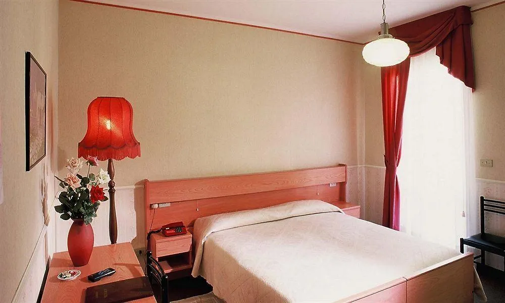Hotel Benaco Sirmione 3*,  Italy